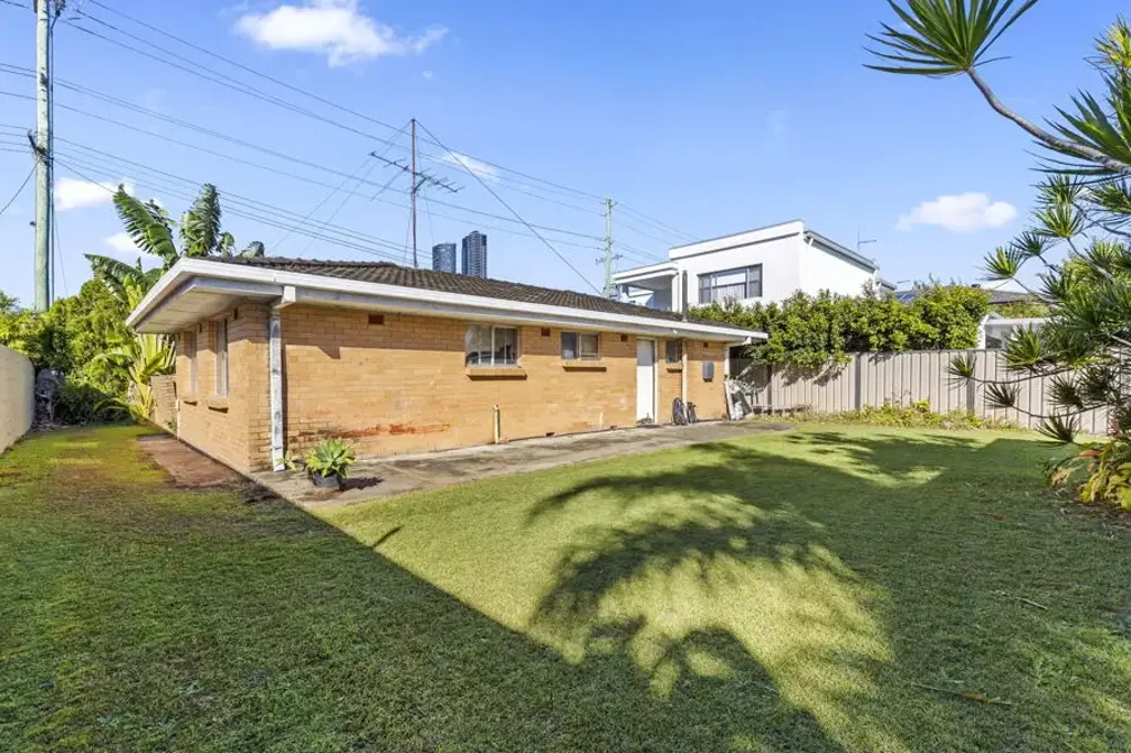 Broadbeach Waters 3 Bedroom WALK TO PACIFIC FAIR, STAR CASINO & LIGHT RAIL - RENOVATE OR REBUILD