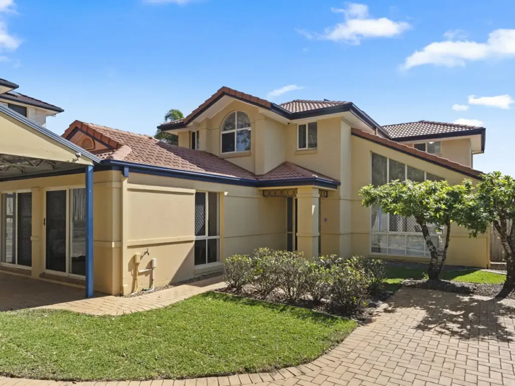 Eight Mile Plains 5Kwarto A Grand Family Entertainer Tucked Away for Total Privacy