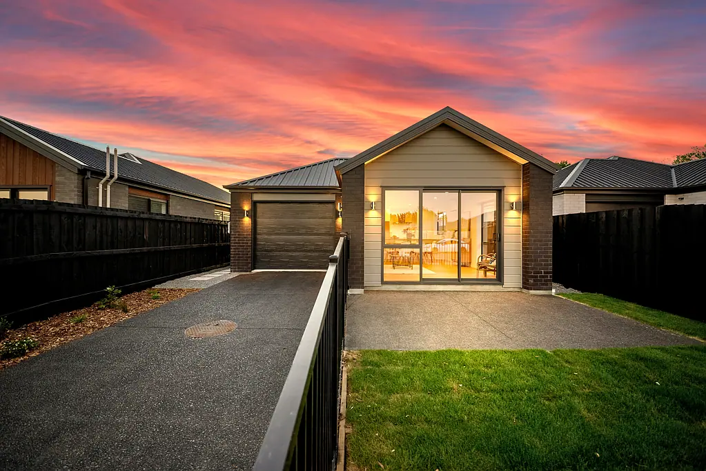 Halswell 3Phòng ngủ Sweet Spot: Reserve-Side Living