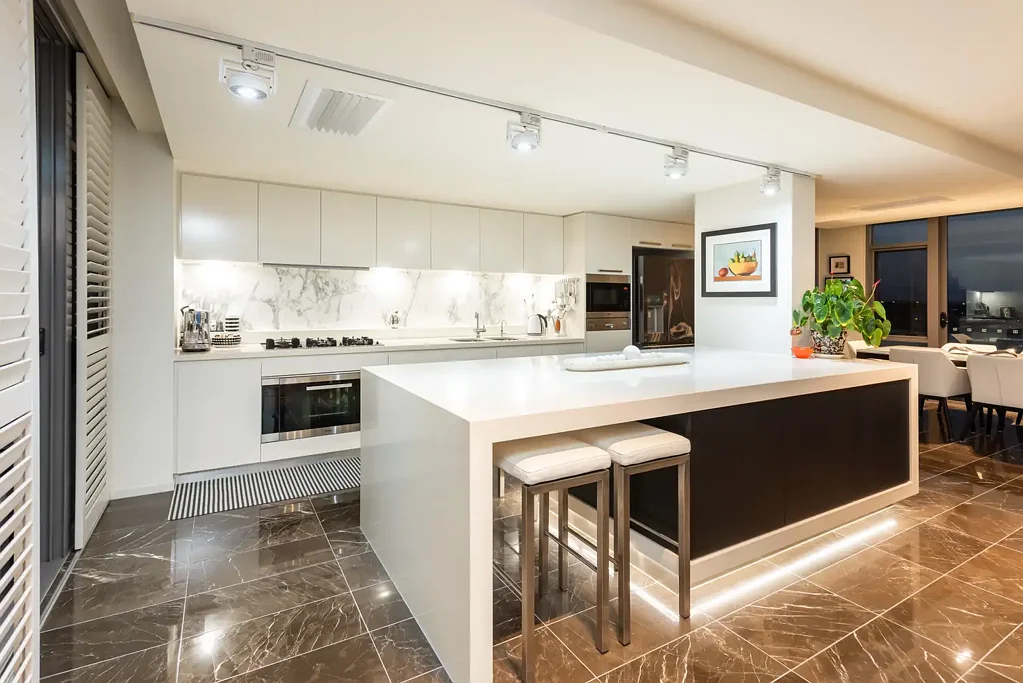 Paradise Point 3chambre Stylish Ephraim Island Sub-Penthouse With Panoramic Broadwater & Skyline Views