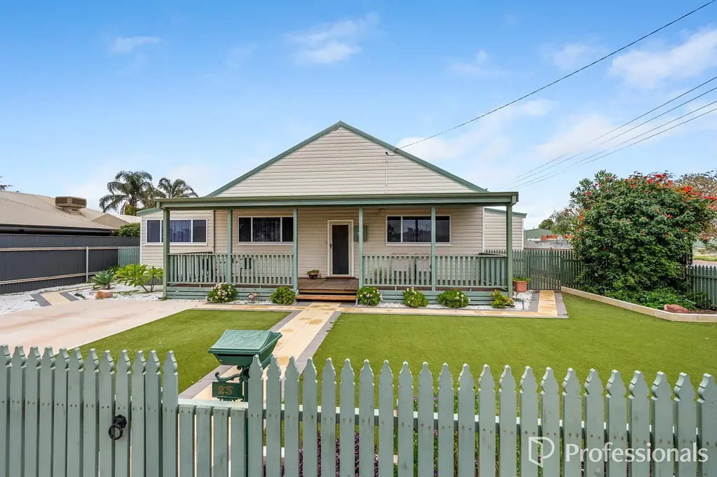 Mullingar 4غرفة نوم Welcome Home to Mullingar - Comfort, Space & Two Sheds!
