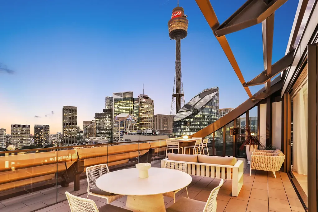 Sydney 3બેડરૂમ Exquisite penthouse in `King and Phillip' with sublime views