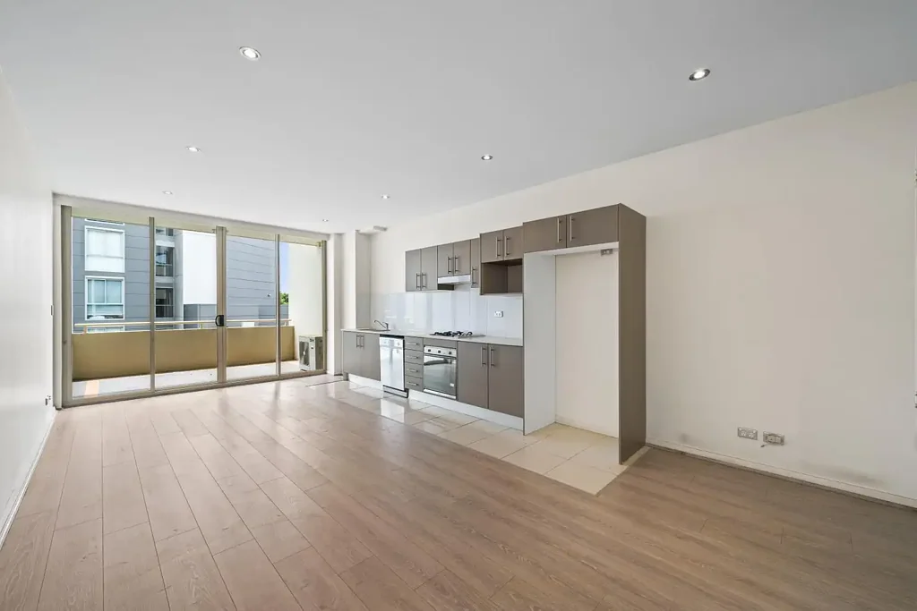 CONVENIENTLY LOCATED ONE BEDROOM APARTMENT