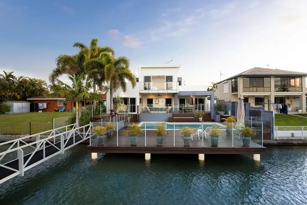 Experience the Ultimate Minyama Waterfront Lifestyle!