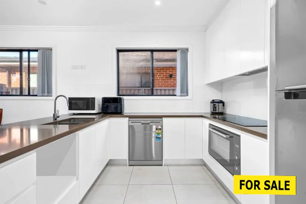 Cabramatta 5Kwarto IMMACULATELY PRESENTED FAMILY HOME