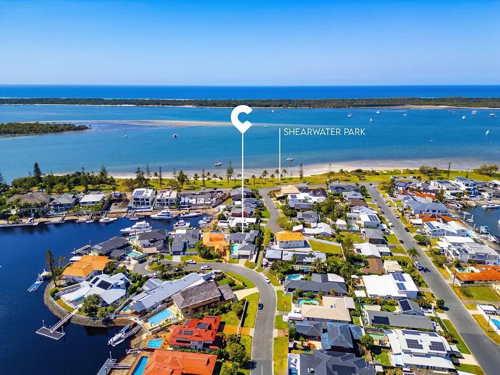 Runaway Bay 6Kwarto A Spacious Family Haven Steps from the Broadwater