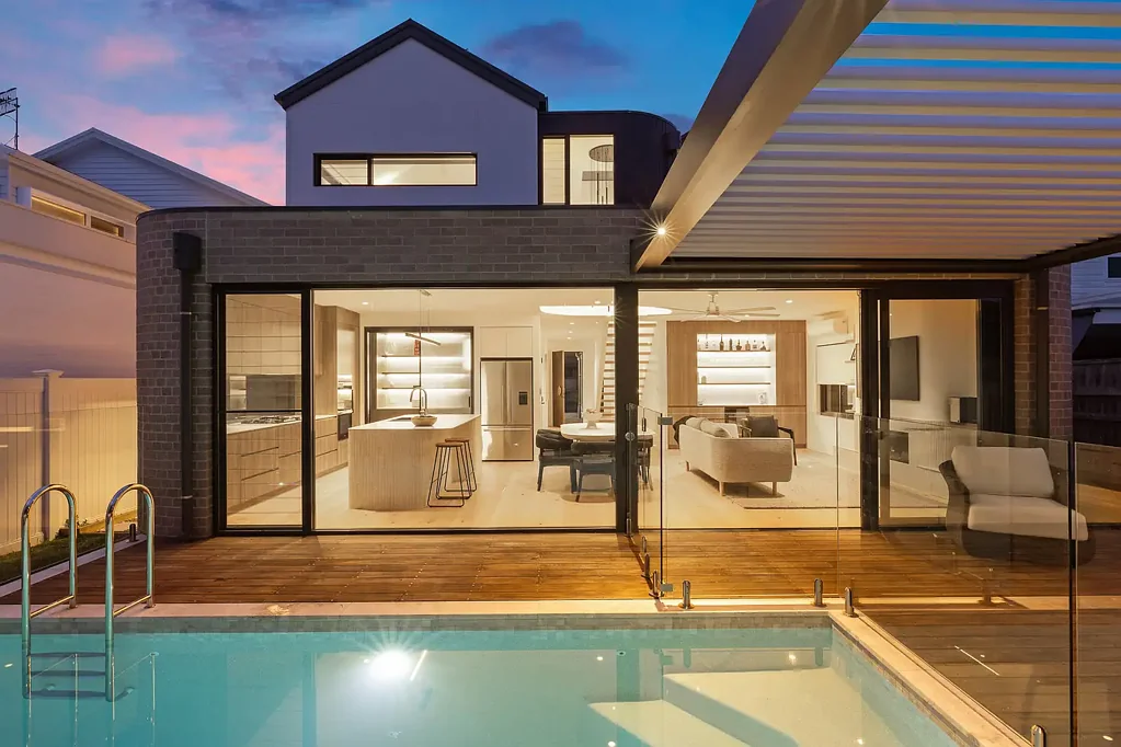 Shelly Beach 4 Slaapkamer Luxury and lifestyle just 300 metres to the beach