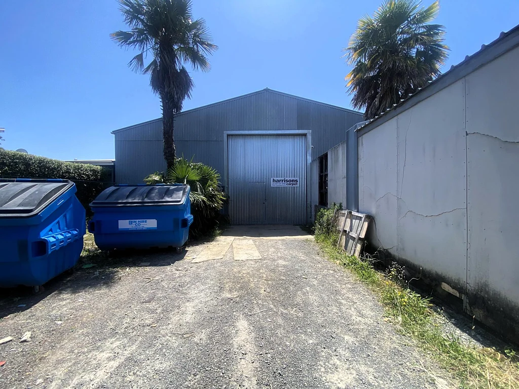 Ahuriri 200sqm Ahuriri high-stud warehouse for lease