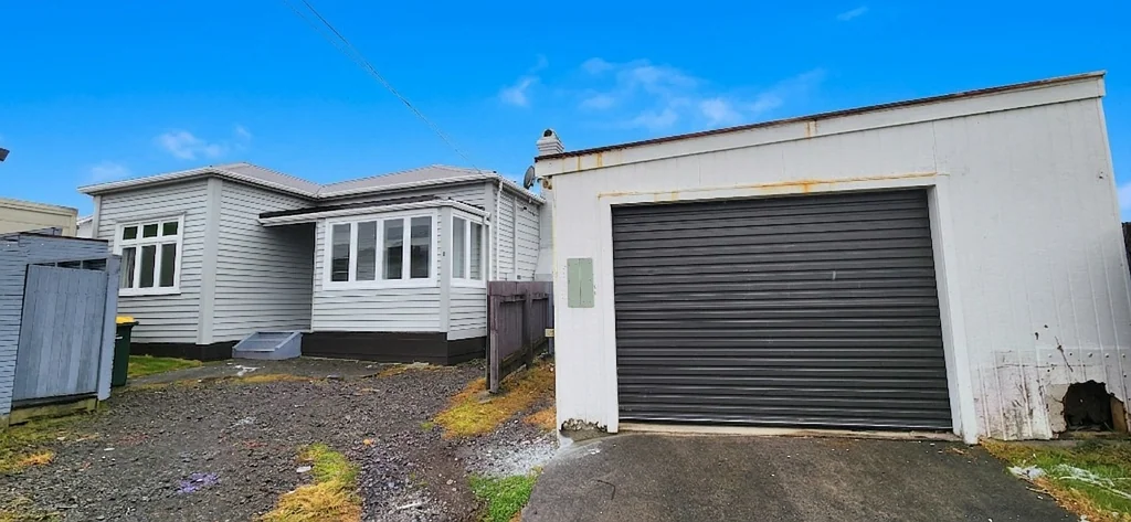 FOUR BEDROOM IN STRANDON