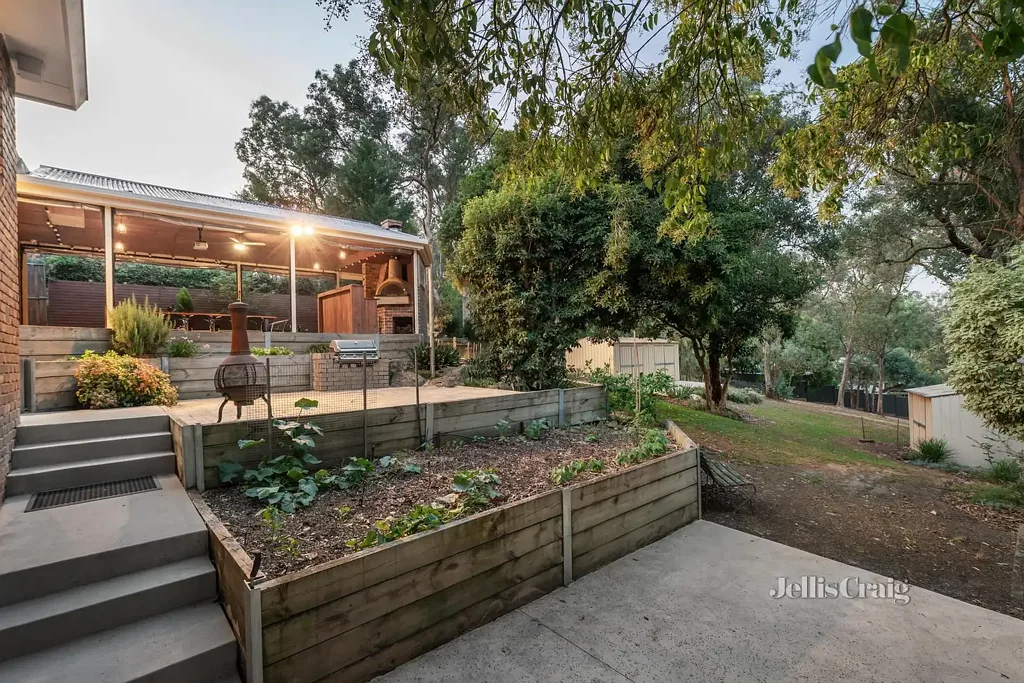 Eltham North 4房  The Best Value Half Acre - Expansive Single Level Entertainer With Tree Top Vistas