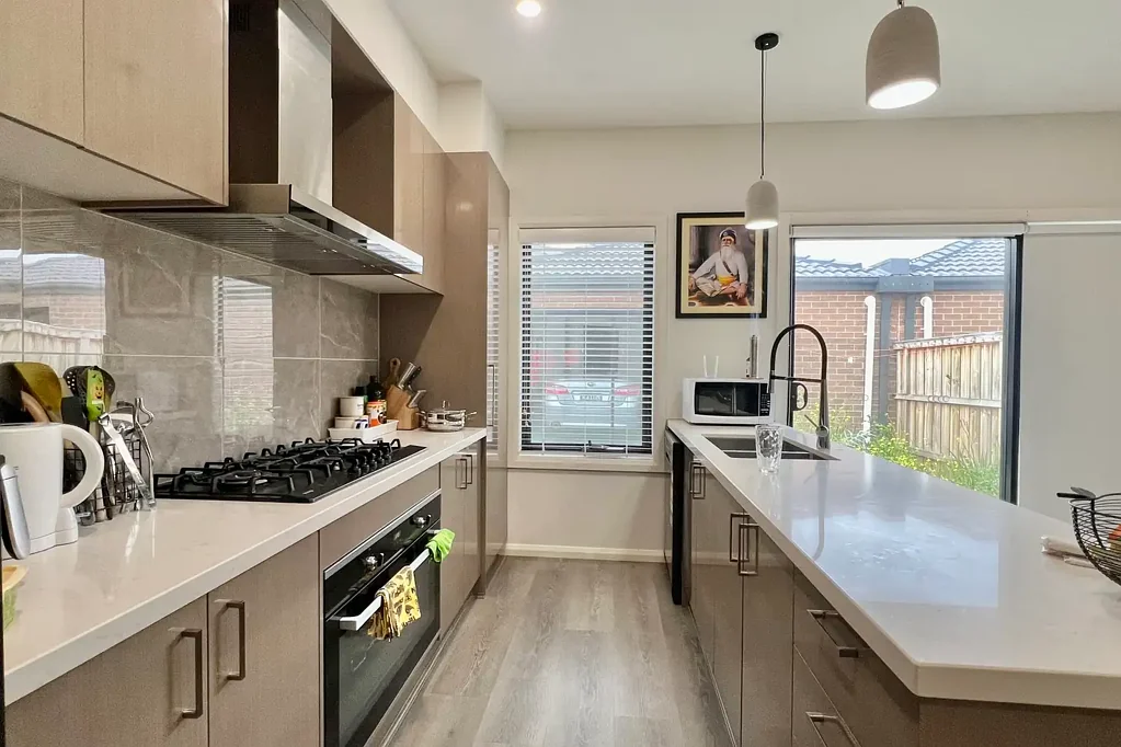 Modern Family Living in the Heart of Emerald Park, Tarneit!!