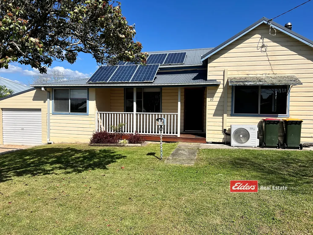 Centrally located in popular Elliot Street