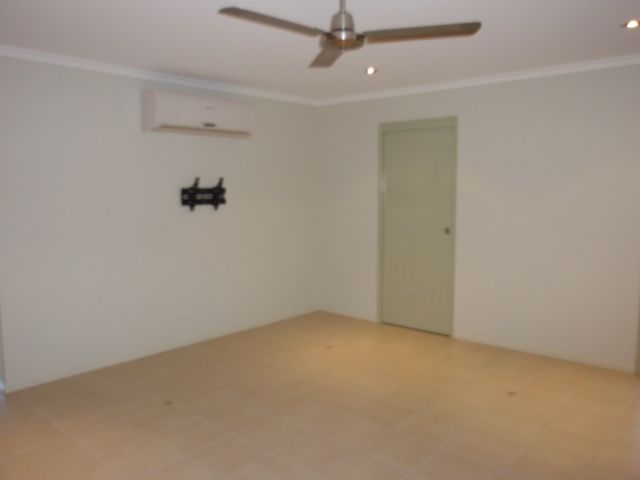 1 GRANGE CT, EMERALD QLD 4720, 0房, 0浴, Townhouse