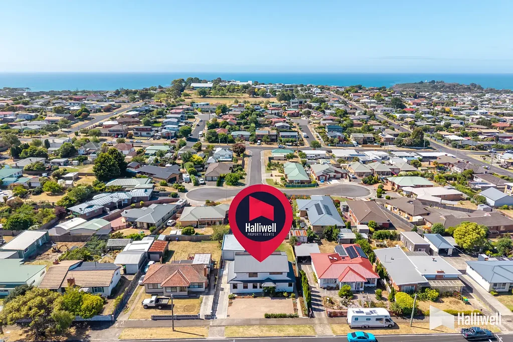 Devonport 5房  Extensive 5 Bedroom Family Home & Exceptional Parking