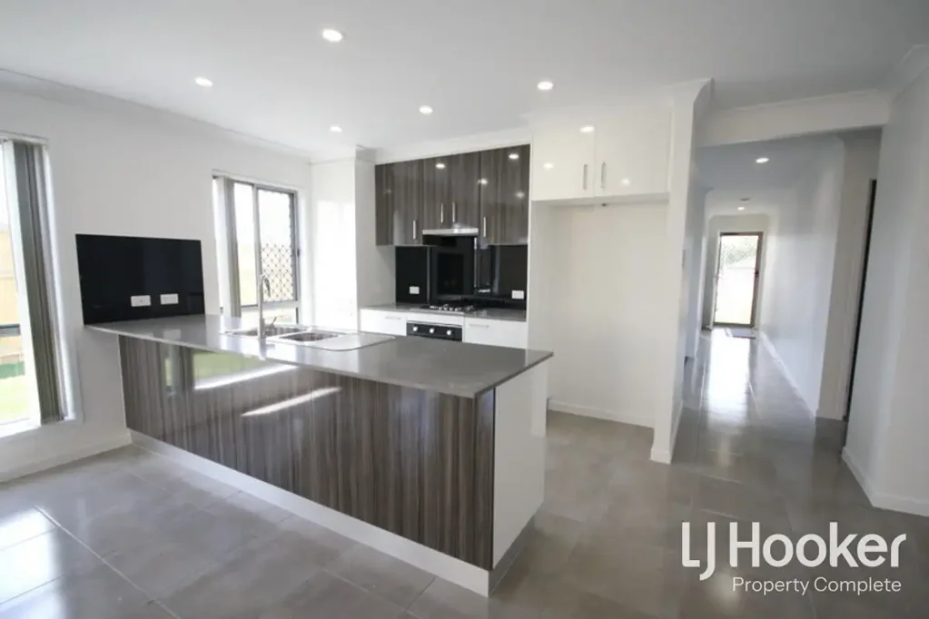 Beautiful Family Home close to Buxton Park!