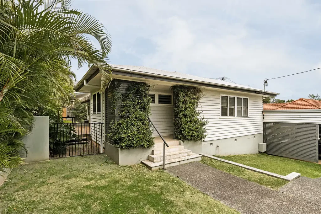 12 Vaucluse Street, Wavell Heights, QLD 4012