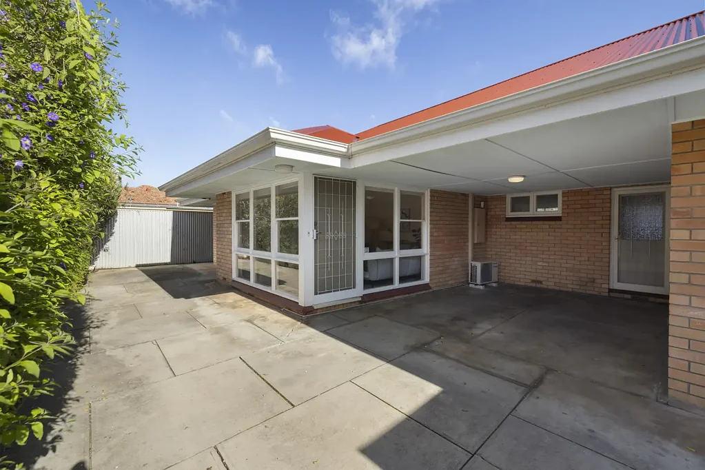 Glenelg East 2침실 Convenient Bayside Living in a Prime Glenelg East Location