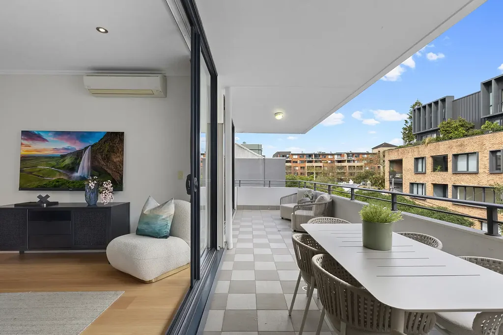 Erskineville 2Kwarto 126sqm Two bedroom apartment w/expansive entertainers balcony & parking