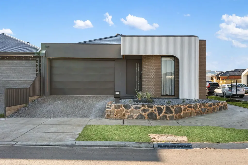 Craigieburn 4 Bedroom Brand New, Modern Living in Prime Location