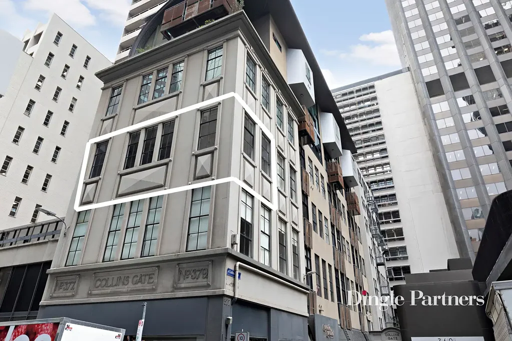 Melbourne 1房 历史建筑立面 大理石门厅 高天花板 开阔空间 旧世界魅力 绿意景观 自然光线 安全电梯 洗碗机 供暖制冷 咖啡馆餐厅 南岸 中央车站 剧院画廊 Sense of Space and History - Circa 1925