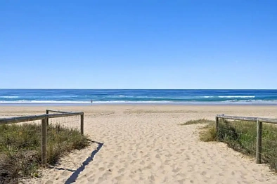 Address Withheld, Broadbeach, QLD 4218, 2 Bedrooms, 1 Bathrooms, Apartment