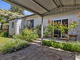 1 Mine Rd, Foster