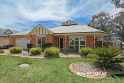 4 Campion Walk, Lynbrook