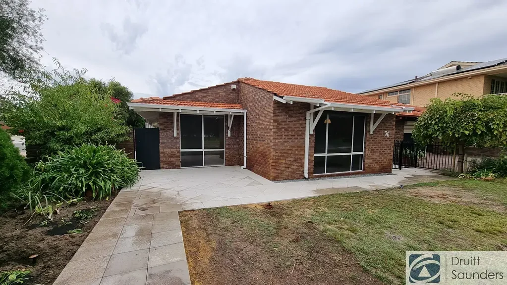 LIFESTYLE ON THE LAKE 
HOME OPEN WEDNESDAY 01 JULY AT 9.30AM SHARP!