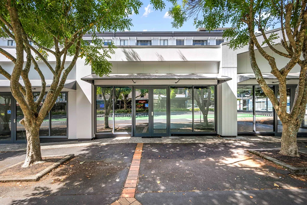 Eden Terrace 高曝光度地段，零售/办公一体空间，附带4个车位！ HIGH PROFILE RETAIL/OFFICE UNIT WITH CAR PARKS