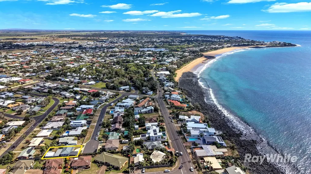 Bargara 3房  BEAUTIFULLY RENOVATED COASTAL LIVING JUST ONE STREET FROM THE BEACH