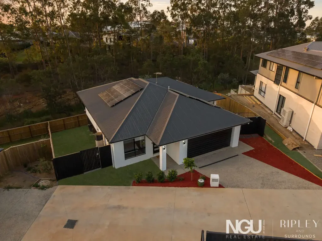Deebing Heights 4Phòng ngủ Beautifully Designed. Brilliantly Located. Breathtaking Outlook.