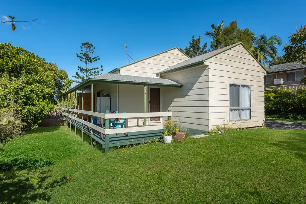 Upper Coomera 2 Bedroom RENOVATORS DELIGHT WALKING DISTANCE TO HIGHLANDRESERVE STATE SCHOOL