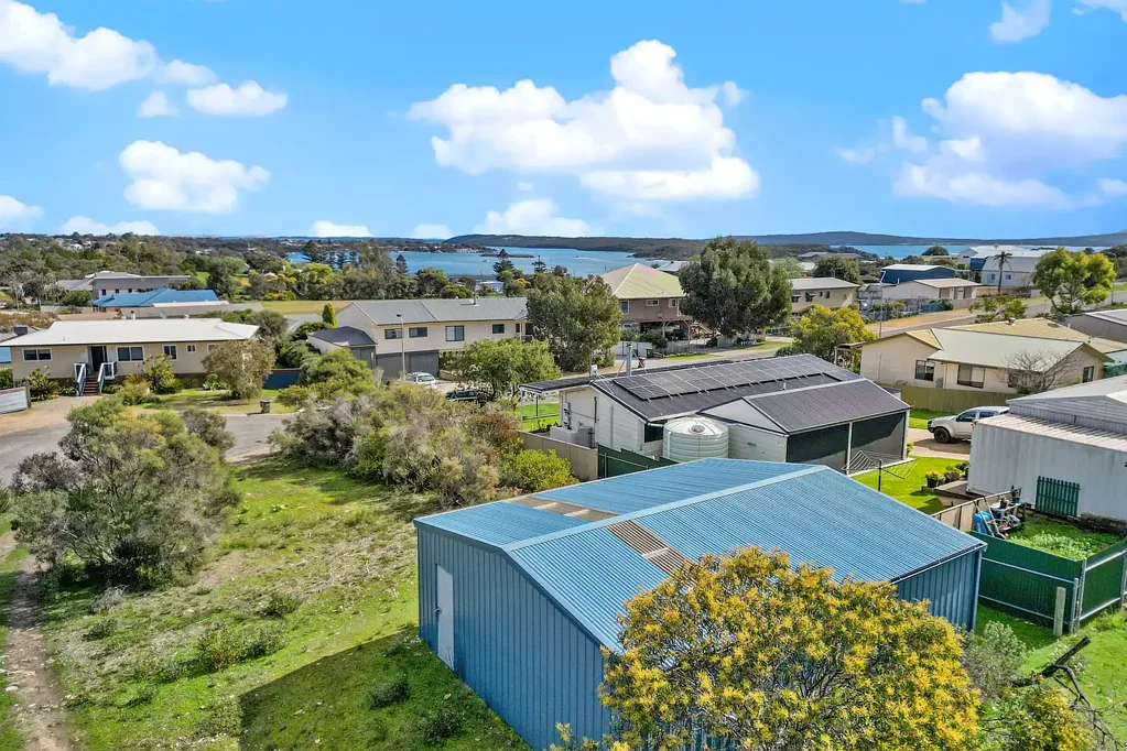Coffin Bay Shed in Place - Ready for your Vision