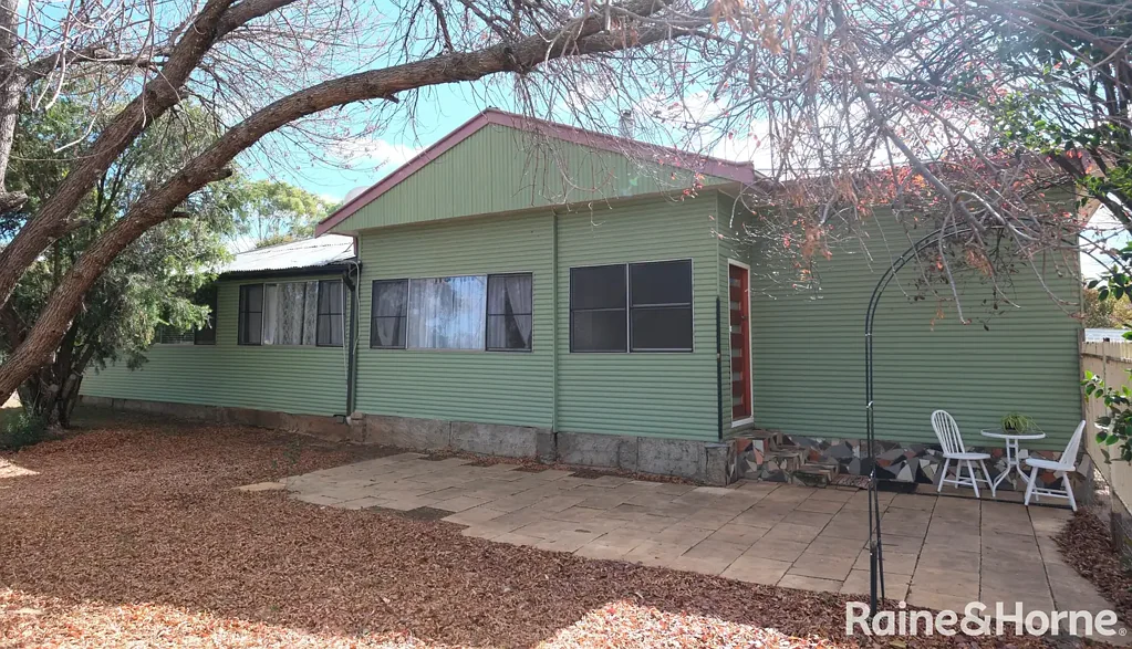 Inverell 5Moenga Affordable Opportunity with Room to Improve!