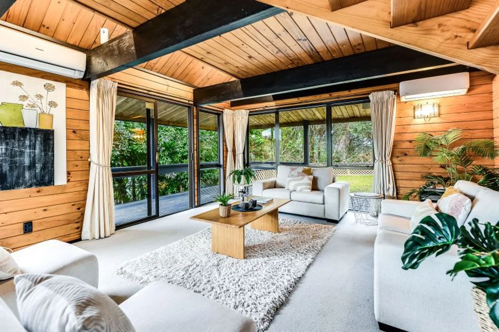 Dinsdale 3ਬੈੱਡਰੂਮ Spacious Multi-Level Home with Westside Charm