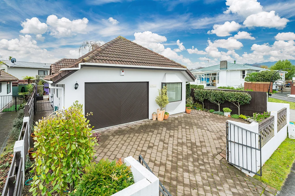 Taupo 2 Bedroom Urgent Sale – Owner Says SELL NOW!