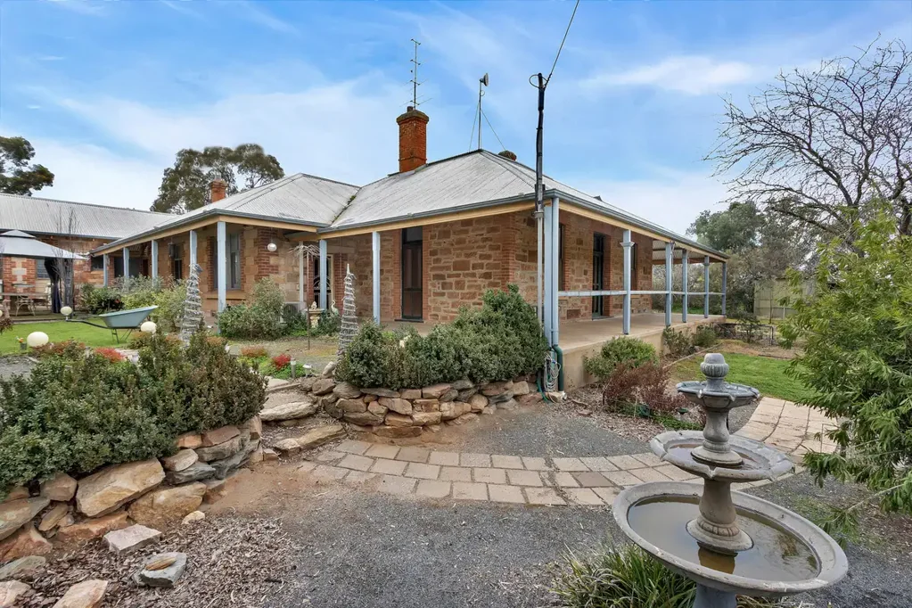Saddleworth 5침실 1920s Farmhouse- Privacy & Lifestyle on 4 Acres