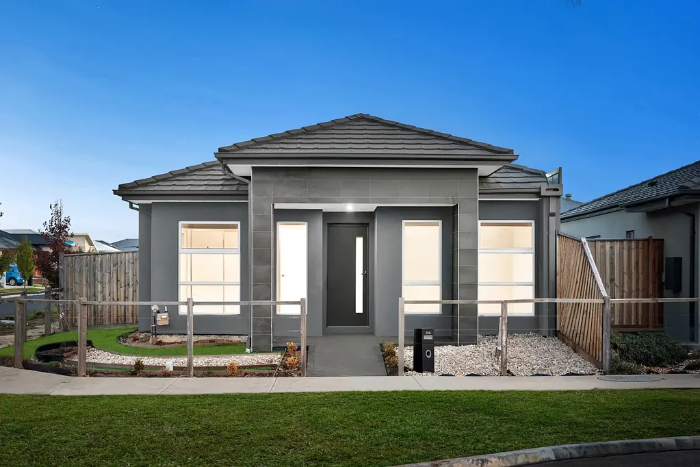 124 Fuchsia Drive, Rockbank, VIC 3335
