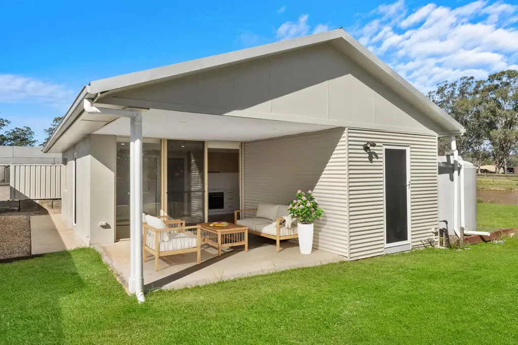 GRANNY FLAT IN RURAL LOCATION