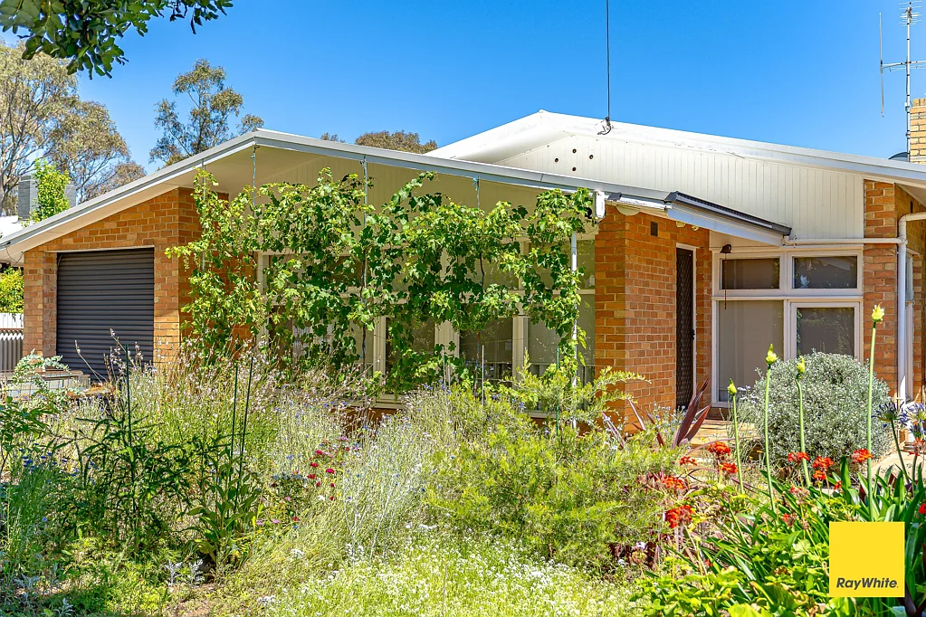 2 Carolin Street, Quarry Hill, VIC 3550