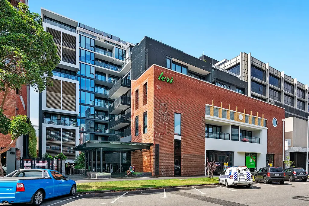 South Melbourne Living At It's Finest!