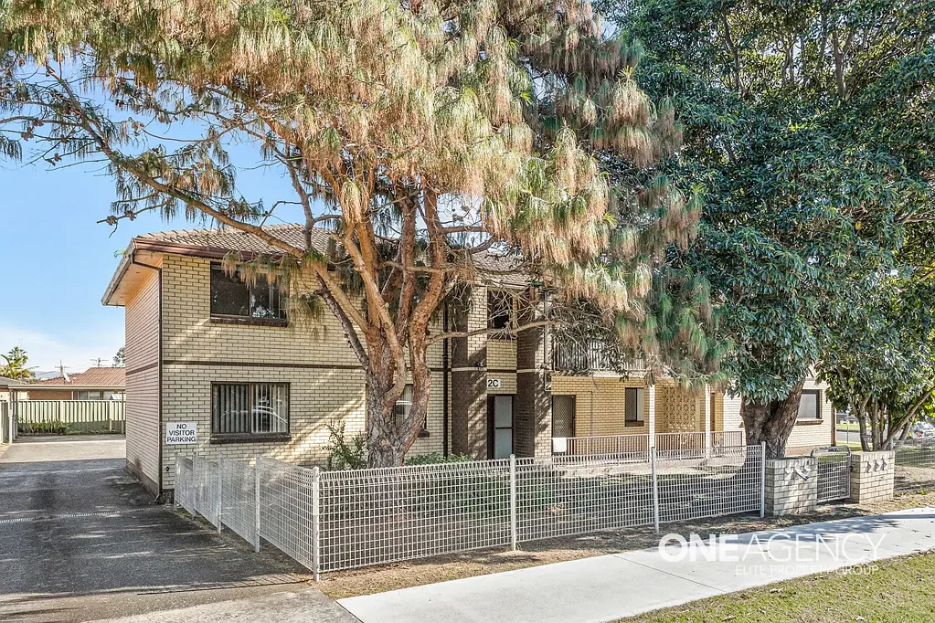 COMFORTABLE LIVING IN THE HEART OF LAKE ILLAWARRA