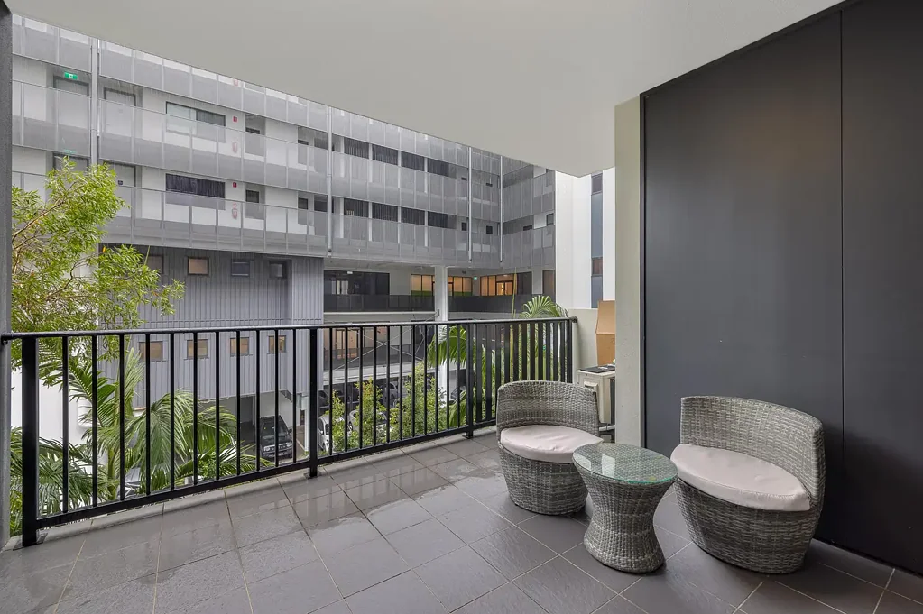 Sippy Downs 2 Bedroom Modern Living in the Heart of High Street