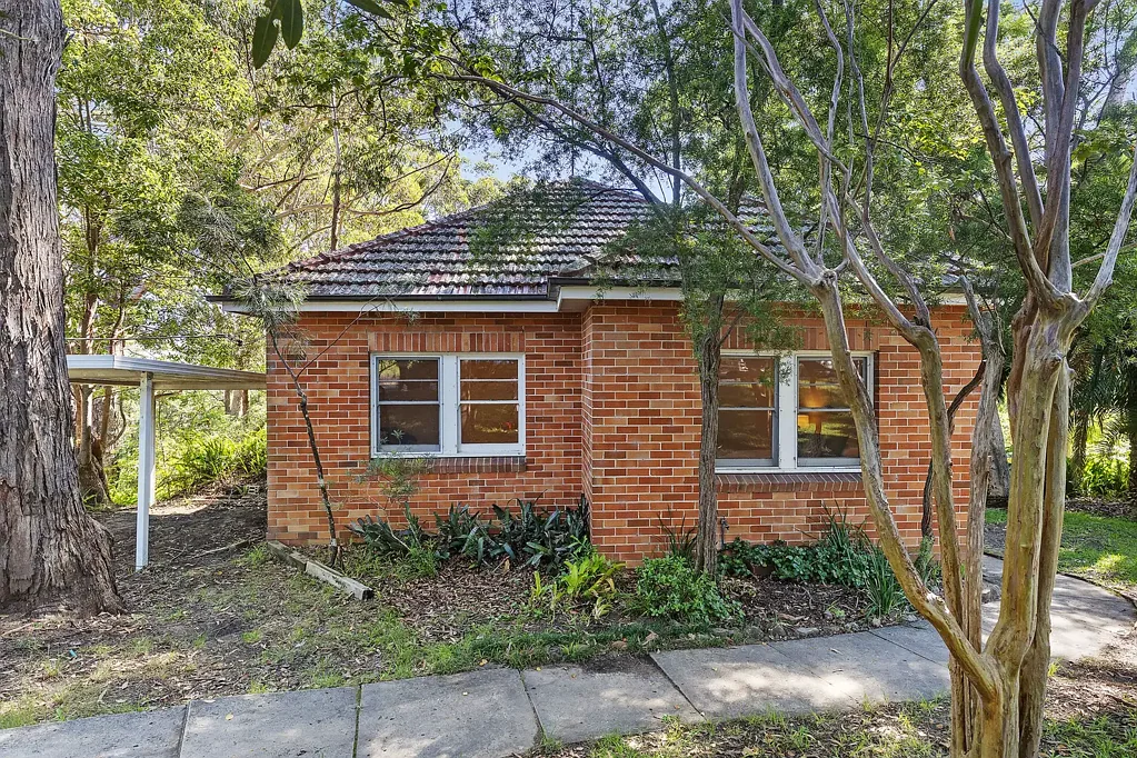 Hornsby 3ห้องนอน Double brick home in Hornsby North Public School Catchment