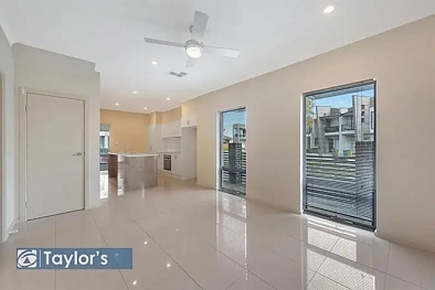 24 Coventry Street, Mawson Lakes, SA 5095, 3 slaapkamers, 2 badkamers, Townhouse