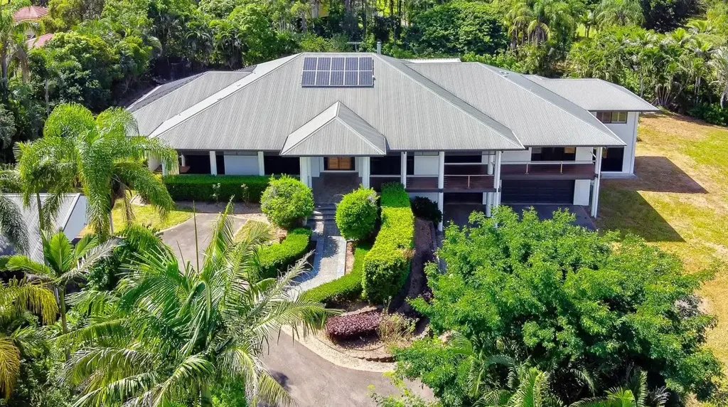 2 HOUSES - A Main Luxurious Homestead PLUS seperate Guest House - absolutely spectactular !!