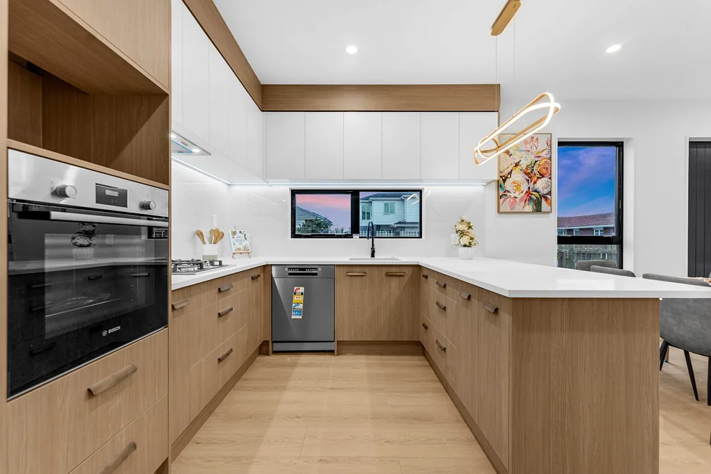 Papatoetoe 3 Bedroom Contemporary, Comfortable & Classy!