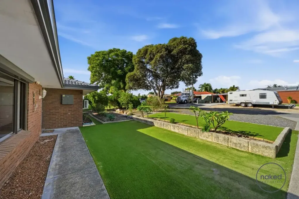 Gosnells 4침실 Spacious Family Living on 680sqm in a Cul-de-Sac