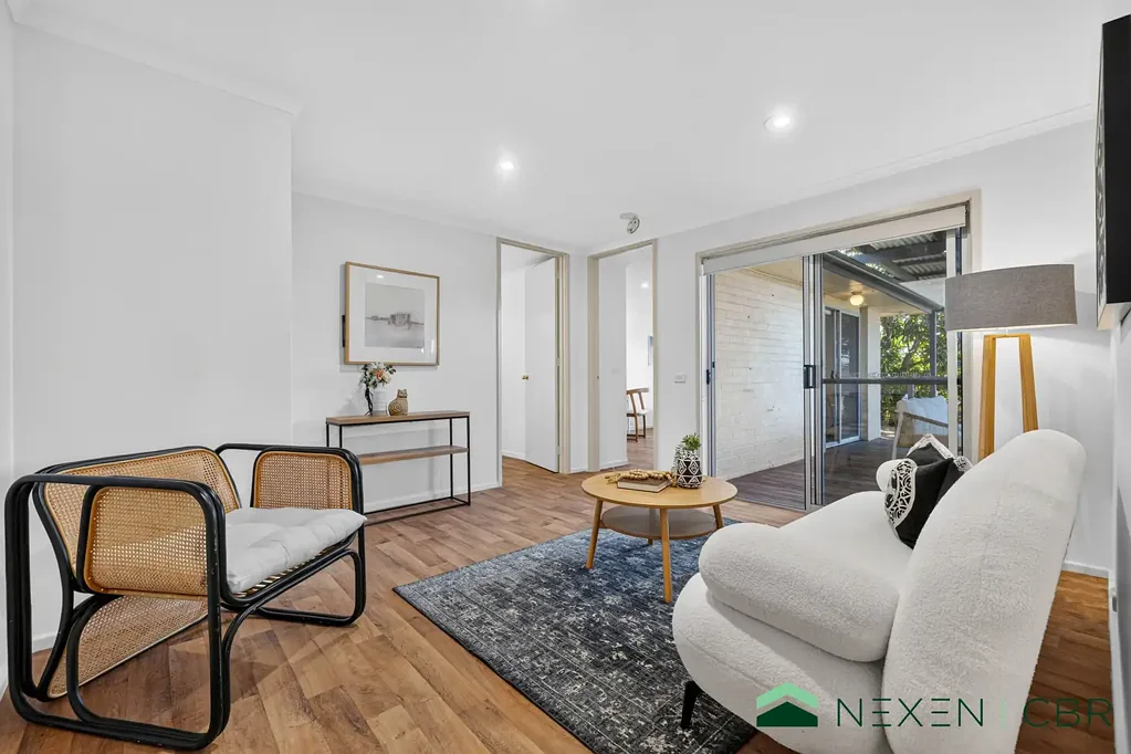 Page 4Kwarto Renovated family living on an impressive 1,200m² block
