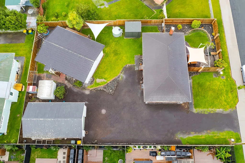 Te Atatu South 4침실 Double Happy - 2 x Houses
